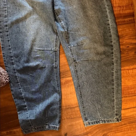 BCBGeneration Barrel Leg Blue Jeans - Picture 3 of 3